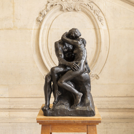Le Baiser 85 cm (Patine Bronze), reproduction de sculpture officielle du musée Rodin.