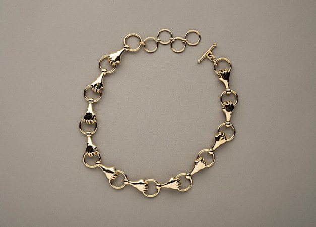 Collier | Main et anneau doré | Musée Rodin