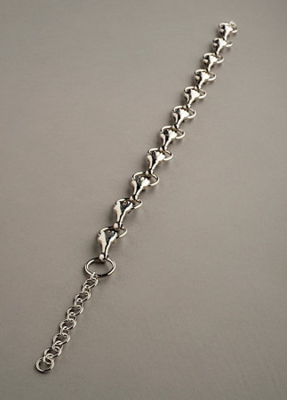 Collier | Main et anneau argenté | Musée Rodin
