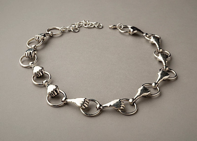 Collier | Main et anneau argenté | Musée Rodin